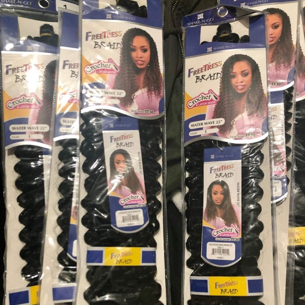 8 packs of freetress water wave hair 22in
